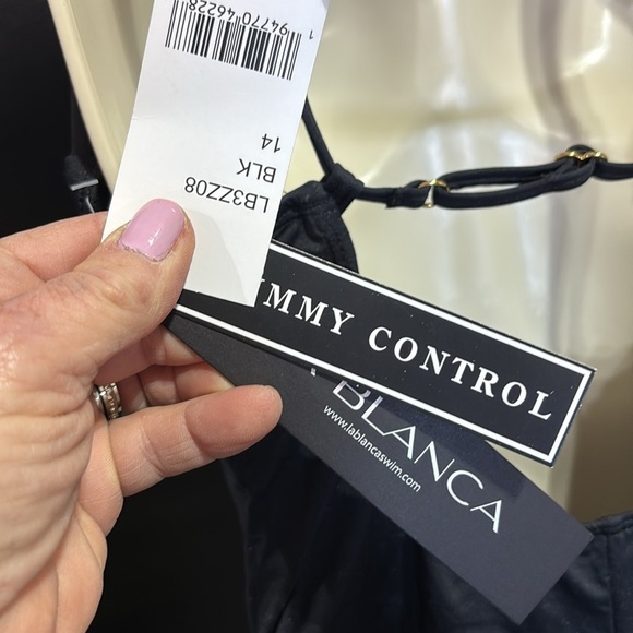 LA BLANCA Tummy control,crisscross V-neck keyhole,ruched,padded,adjust straps - Picture 8 of 13